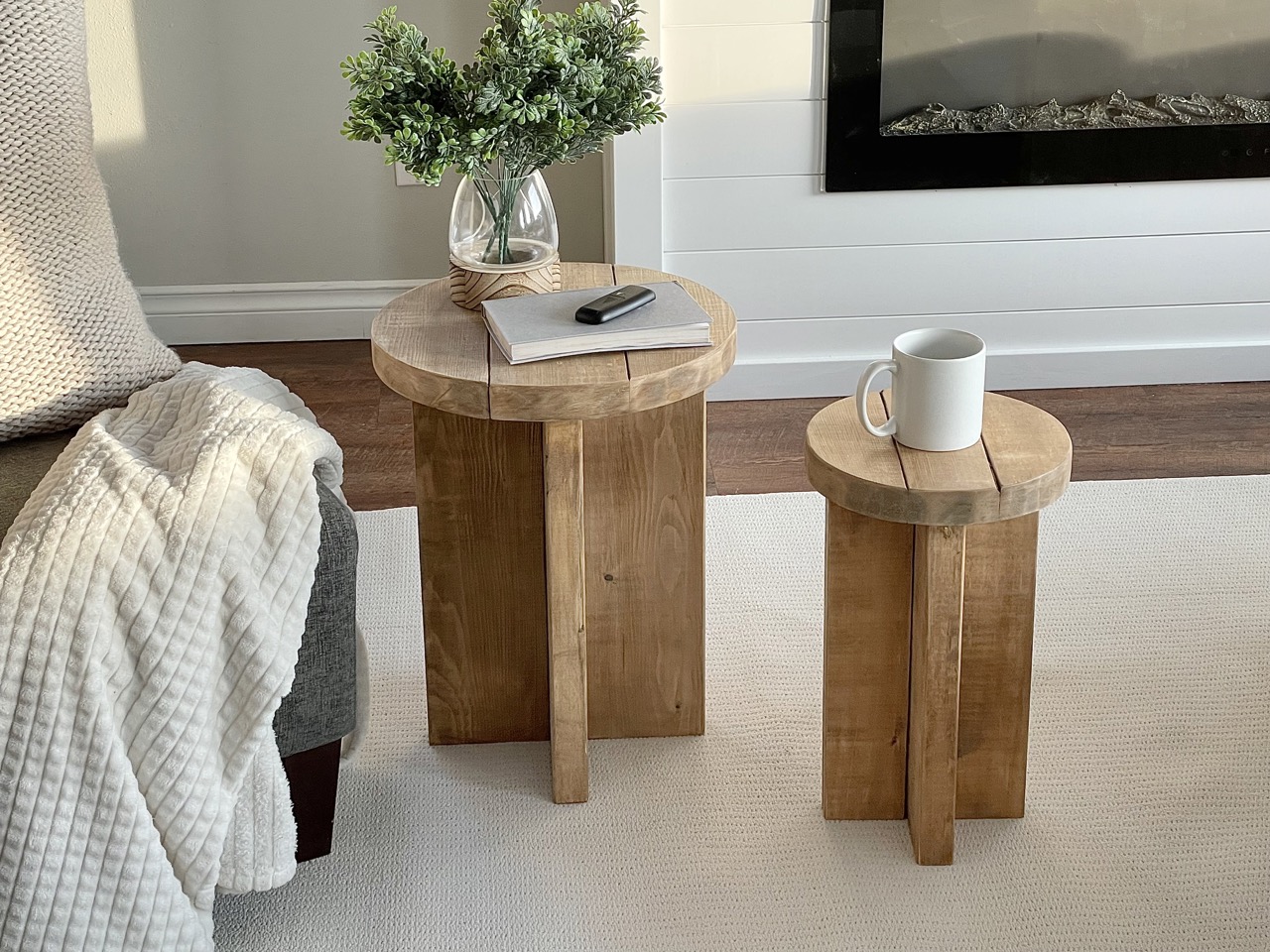 diy modern side table plans7317 2 Large